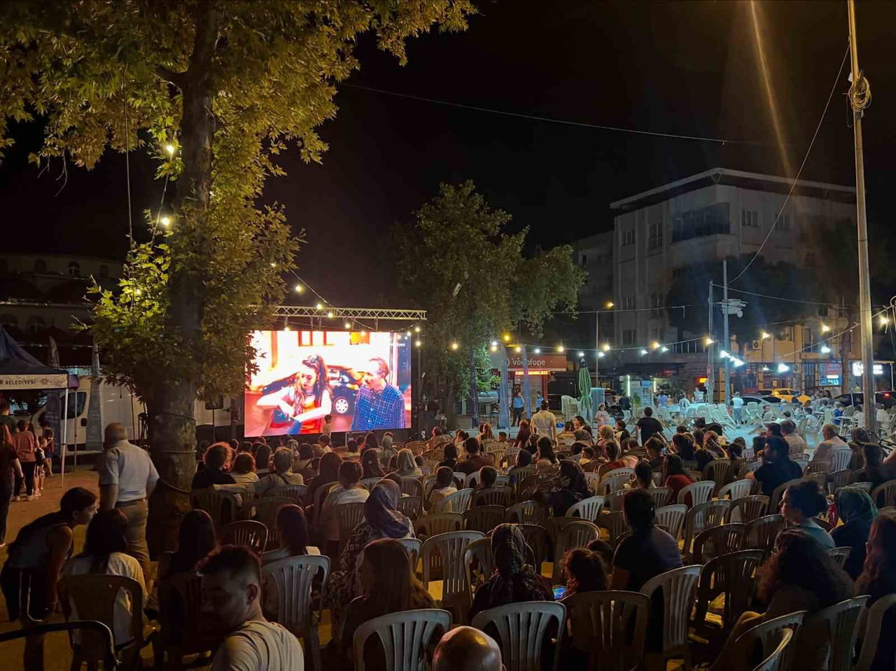 AYDIN'IN BUHARKENT İLÇESİNDE BÜYÜKŞEHİR BELEDİYESİ TARAFINDAN GERÇEKLEŞTİRİLEN AÇIK HAVA SİNEMASI...