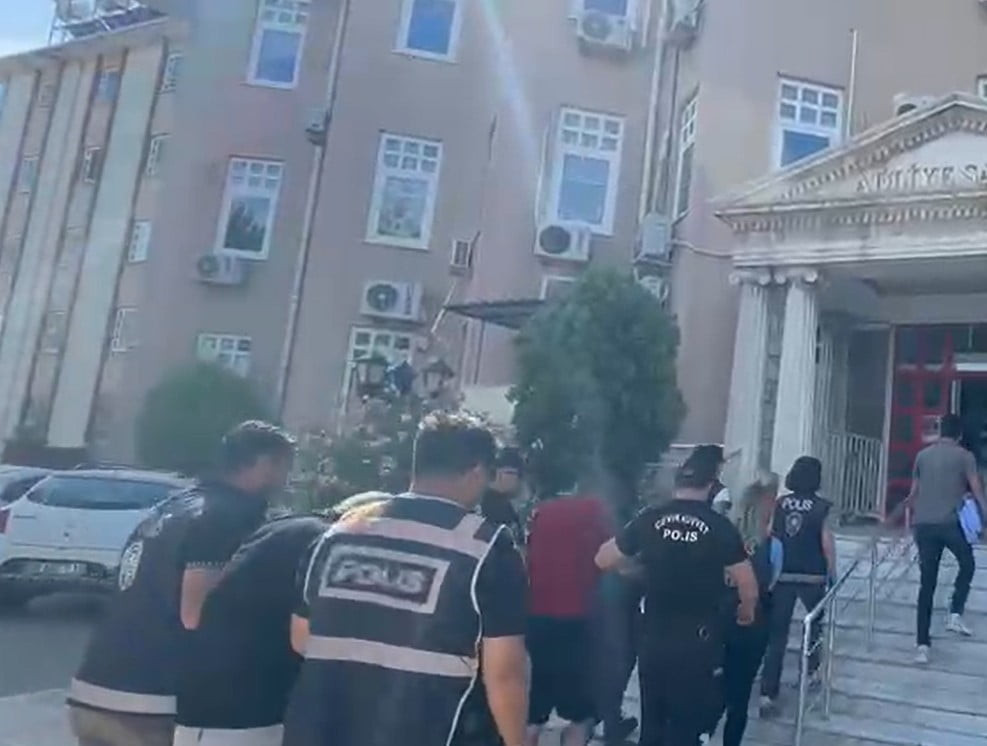 AYDIN'IN DİDİM İLÇESİNDE, YABANCI VE TÜRK UYRUKLU KADINLARI FUHŞA ZORLAYAN BİR ŞEBEKEYE YÖNELİK...