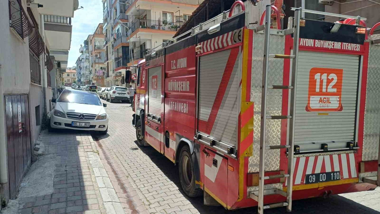 AYDIN'IN EFELER İLÇESİNDE ARAÇ YANGINI İHBARI ÜZERİNE OLAY YERİNE GİDEN İTFAİYE EKİPLERİNİN ERKEN...