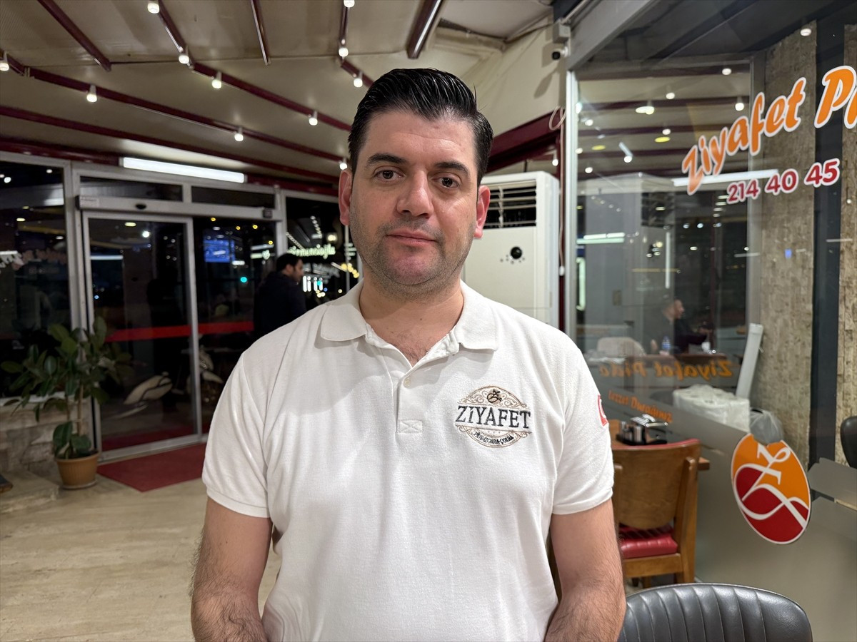 Aydın'ın Efeler ilçesinde bir lokanta işletmecisi Ahmet Salış (fotoğrafta), yemek sırasında aniden...