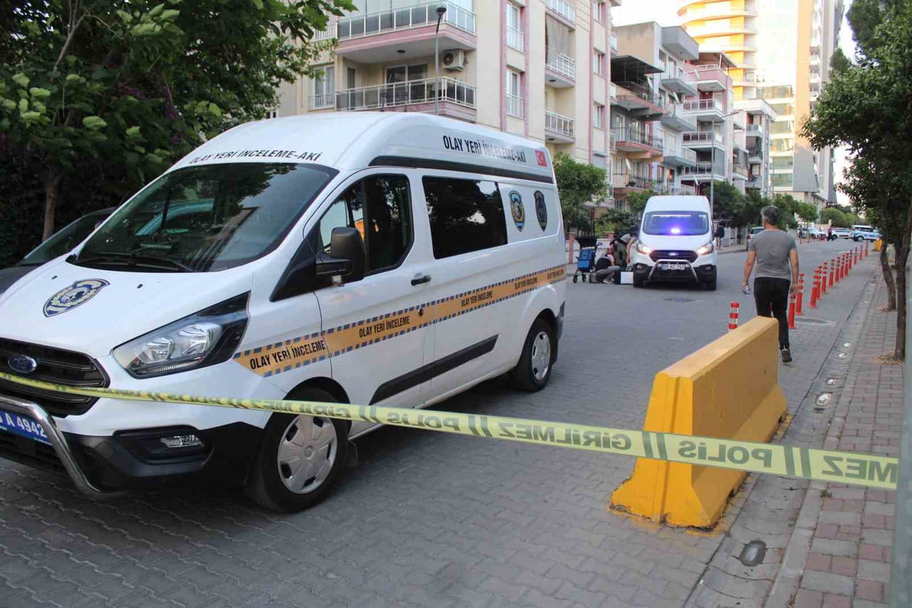 AYDIN'IN EFELER İLÇESİNDE BULUNAN TRAFİK DENETLEME ŞUE MÜDÜRLÜĞÜ KARŞISINA BIRAKILAN ŞÜPHELİ VALİZ...