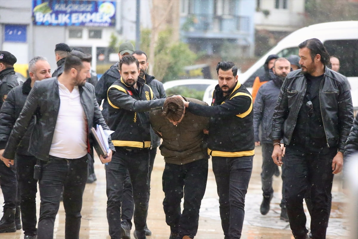 Aydın'ın Efeler ilçesinde, evlerinde bıçaklanarak öldürülmüş halde bulunan yaşlı çiftin ölümüne...