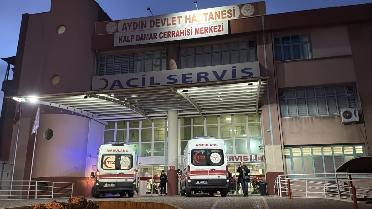 Aydın'ın Efeler ilçesinde kuruyemişçide çıkan sıra kavgasında, çalışan tarafından darbedilen...