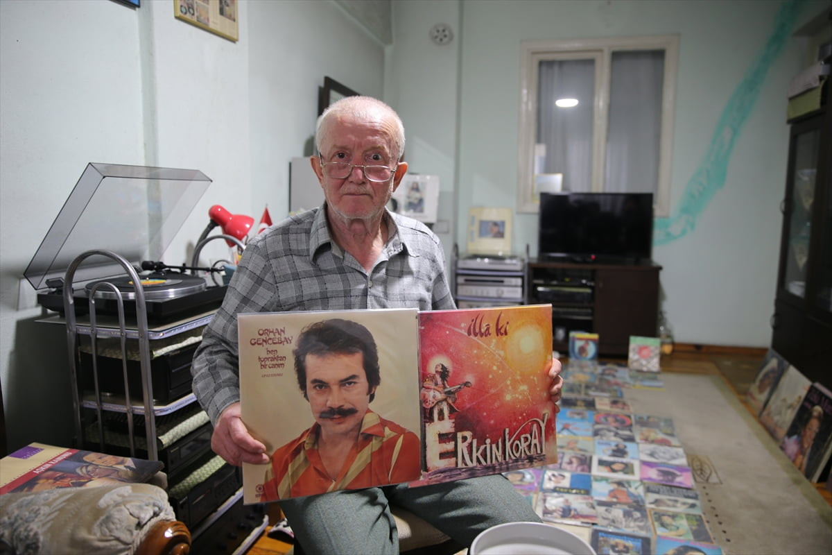 Aydın'ın Efeler ilçesinde oturan 65 yaşındaki Mülayim Parlak, yıllardır biriktirdiği yaklaşık 5...