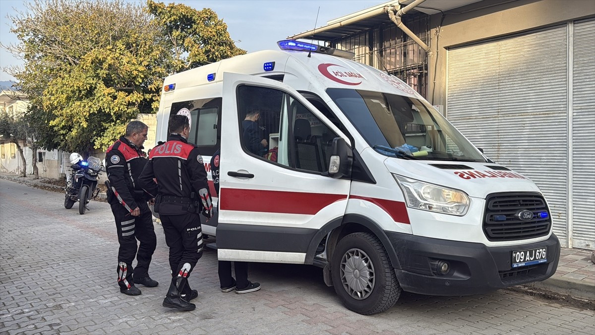 Aydın'ın Efeler ilçesinde soba borusunu takmak için çatı katına çıkan kadın düşüp...