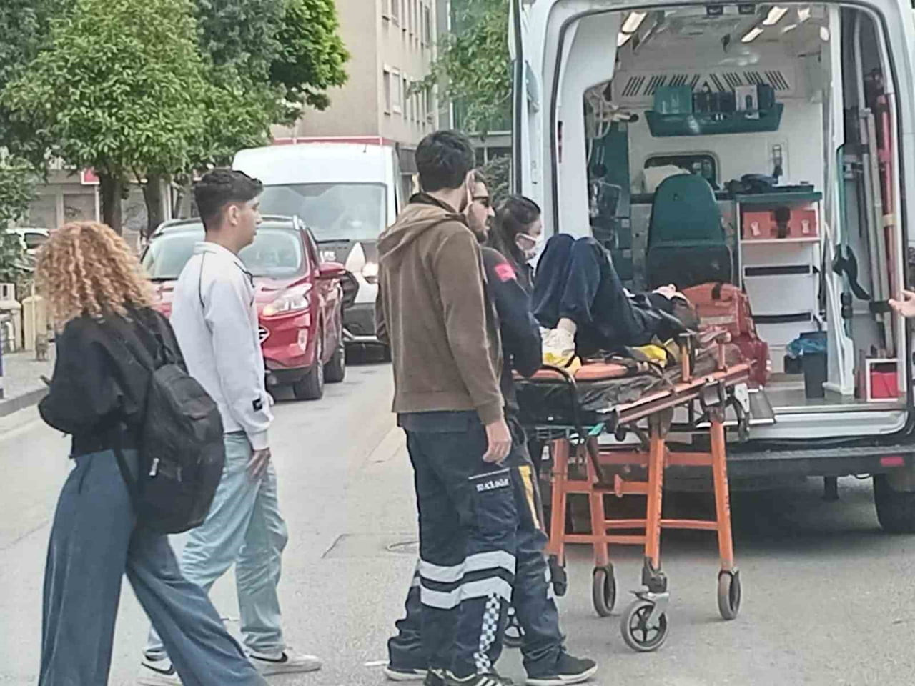 AYDIN'IN EFELER İLÇESİNDE TİCARİ ARAÇ İLE MOTOSİKLETİN ÇARPIŞMASI SONUCU MEYDANA GELEN TRAFİK...