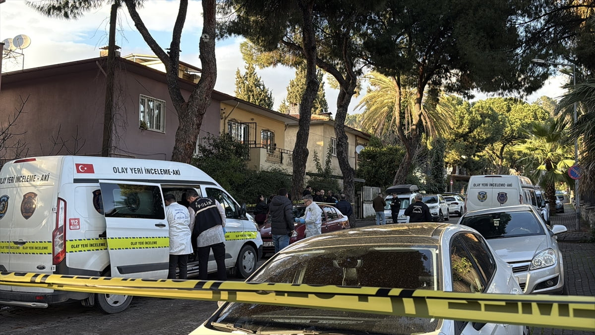 Aydın'ın Efeler ilçesinde yaşlı çift evde ölü bulundu. Ekipler olay yerinde çalışma...