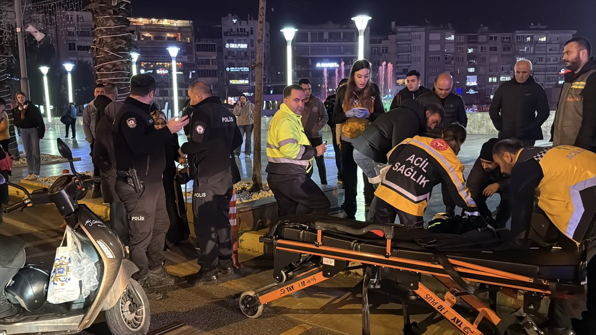 Aydın'ın Efeler ilçesinde yayalara yol vermek için duran motosiklete otomobilin çarpması sonucu 2...