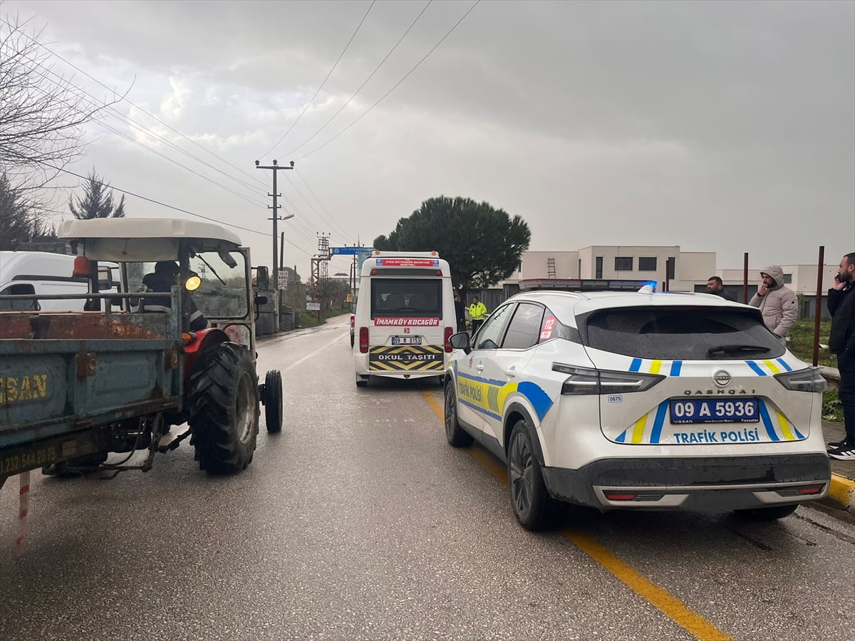 Aydın'ın Efeler ilçesinde yolcu minibüsünün çarptığı yaya öldü, araçtaki 1 kişi...