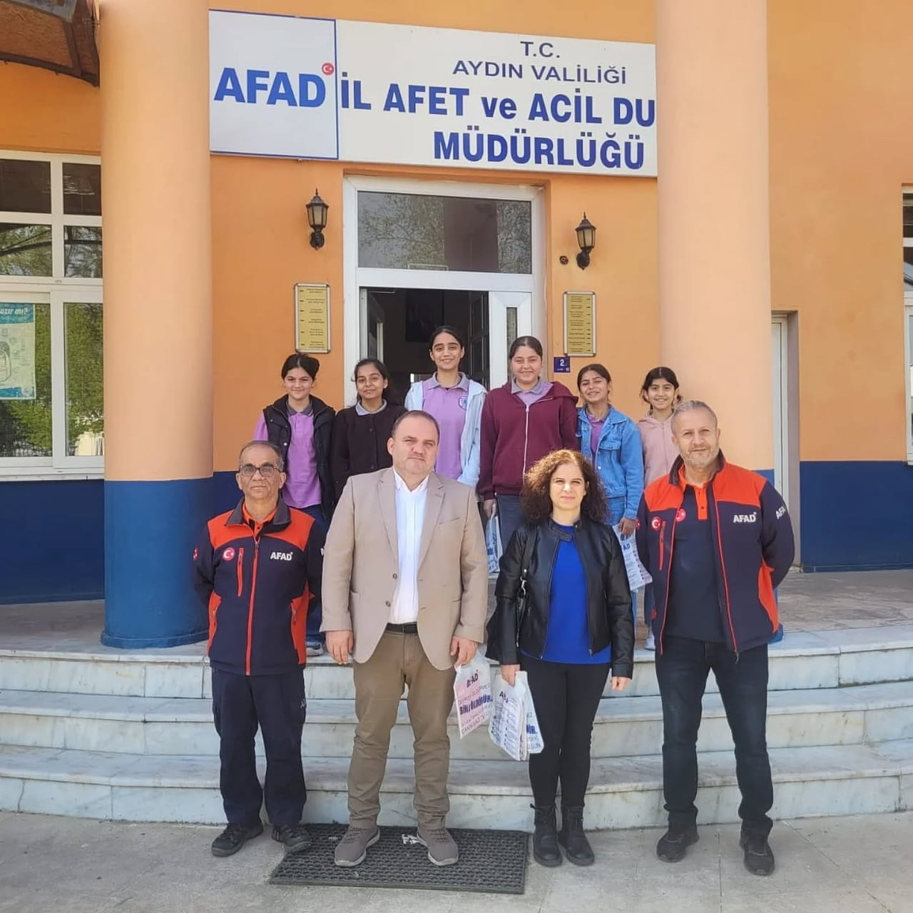 AYDIN'IN EFELER İLÇESİNDEKİ OSMAN YOZGATLI ORTAOKULU AFAD KULÜBÜ ÖĞRENCİLERİ, AFAD AYDIN İL...