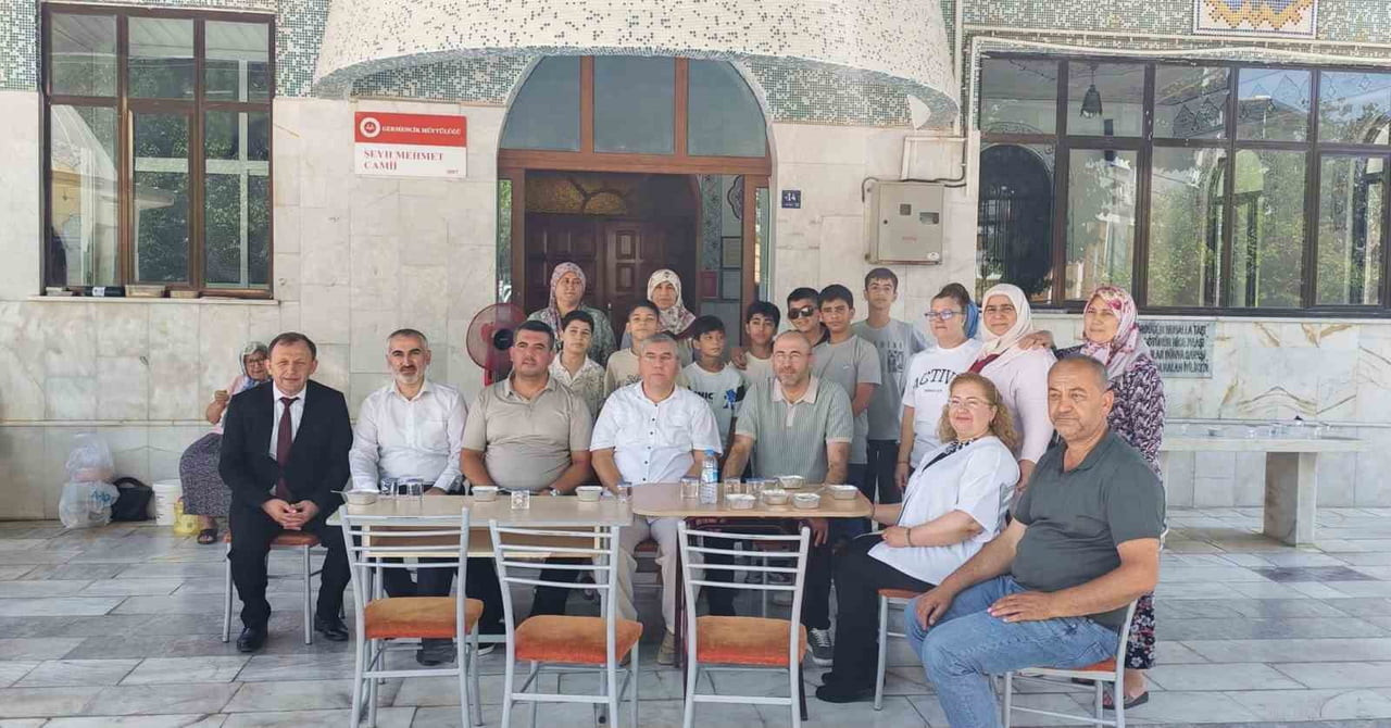AYDIN'IN GERMENCİK İLÇESİNDE GELENEKSEL OLARAK DÜZENLENEN AŞURE PROGRAMINA KATILAN KAYMAKAM SULTAN...