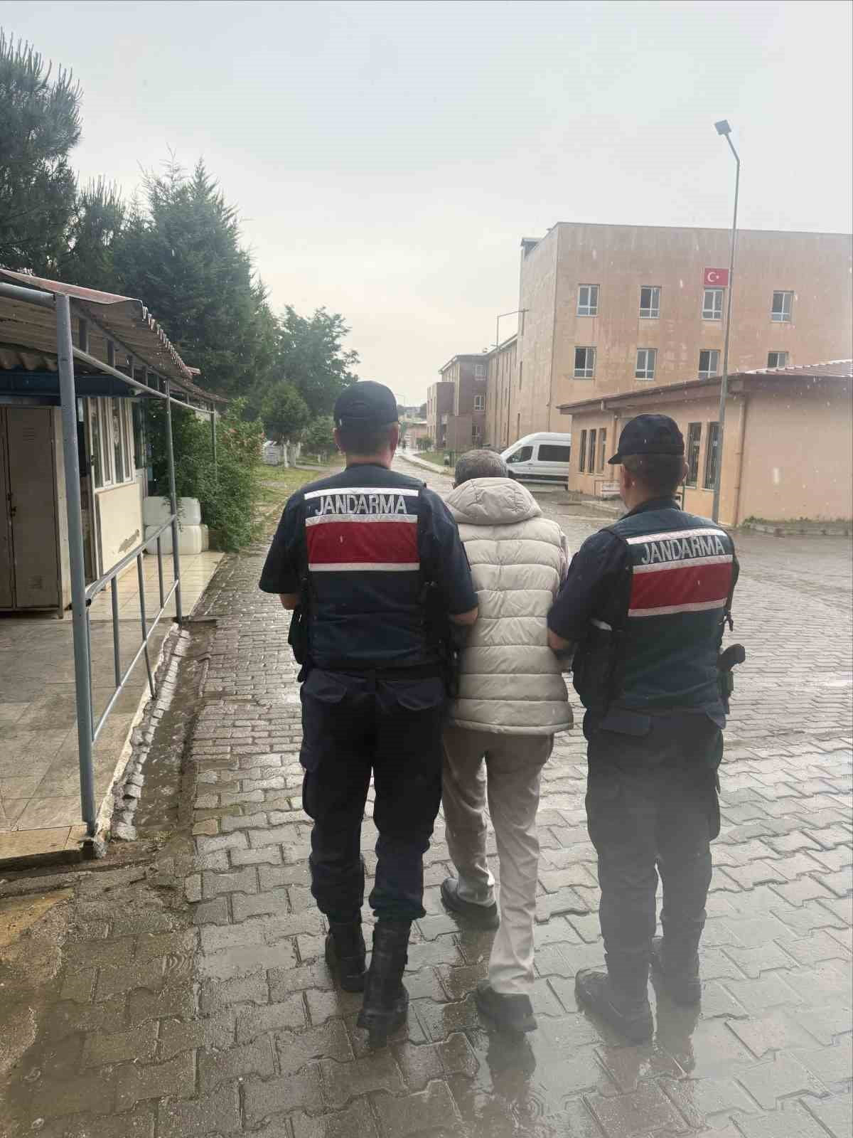 AYDIN'IN İNCİRLİOVA İLÇESİNDE HAKKINDA KESİNLEŞMİŞ HAPİS CEZASI BULUNAN HÜKÜMLÜ JANDARMA...