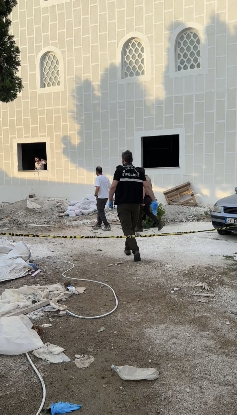 AYDIN'IN İNCİRLİOVA İLÇESİNDE YAPIMI DEVAM EDEN CAMİ İNŞAATINDA MEYDANA GELEN İŞ KAZASINDA 1 İŞÇİ...
