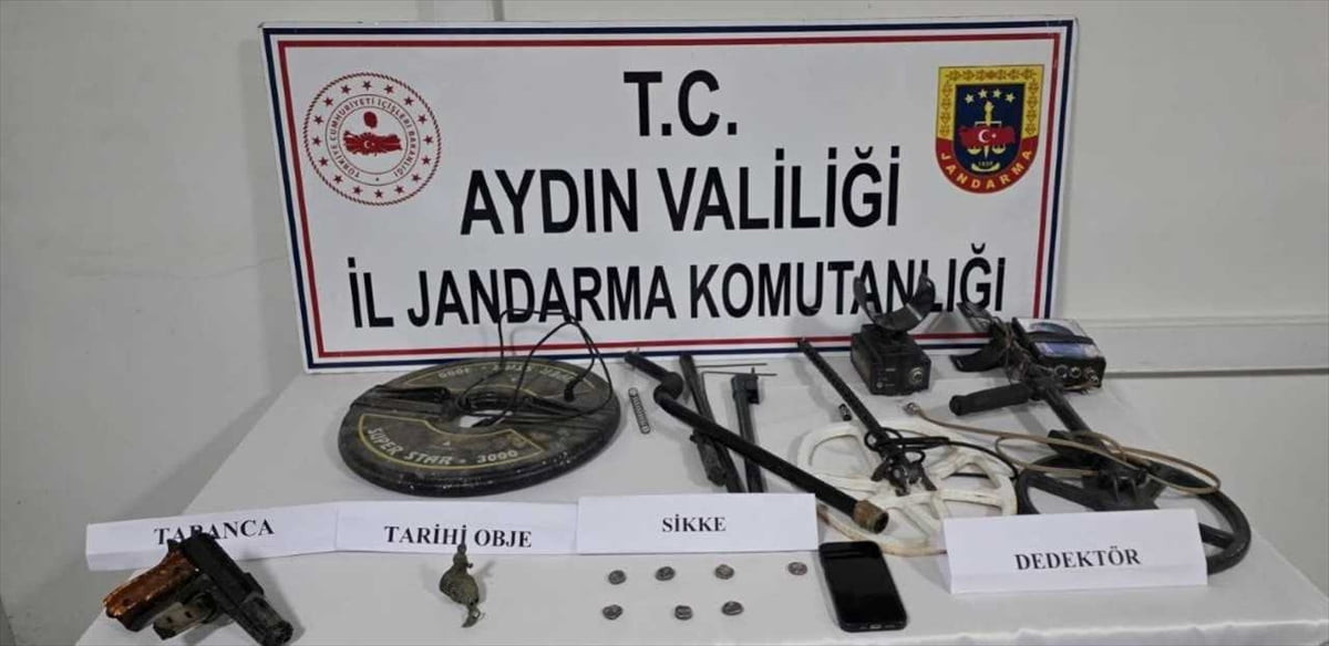 Aydın'ın Karacasu ilçesinde evinde tarihi eser ele geçirilen şüpheli gözaltına alındı. Operasyonda...