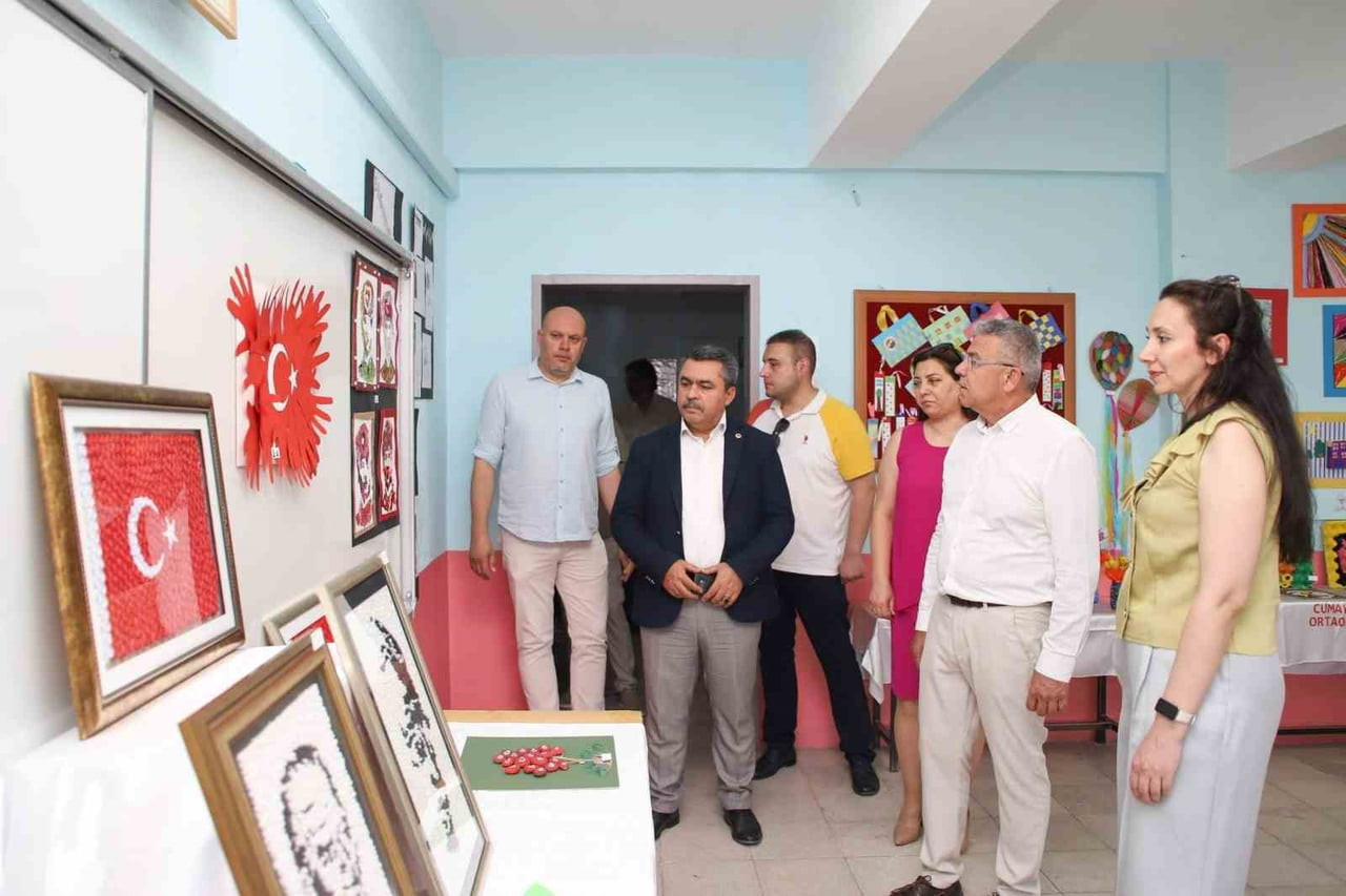 AYDIN'IN KÖŞK İLÇESİNDE ORTAOKUL ÖĞRENCİLERİ YIL SONU SERGİSİNDE ESERLERİNİ GÖRÜCÜYE ÇIKARIRKEN...