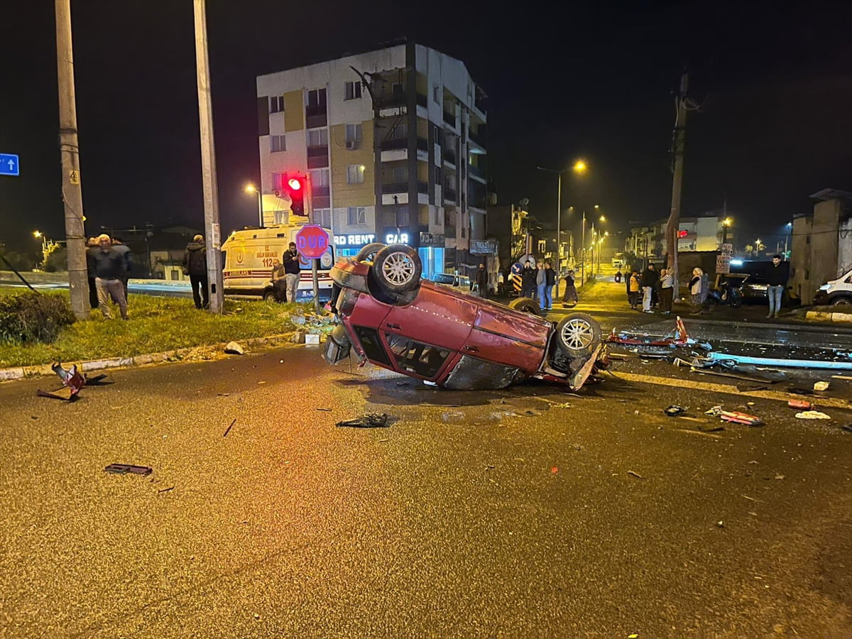 Aydın'ın Köşk ilçesinde takla atan otomobildeki 2 kişi yaralandı.