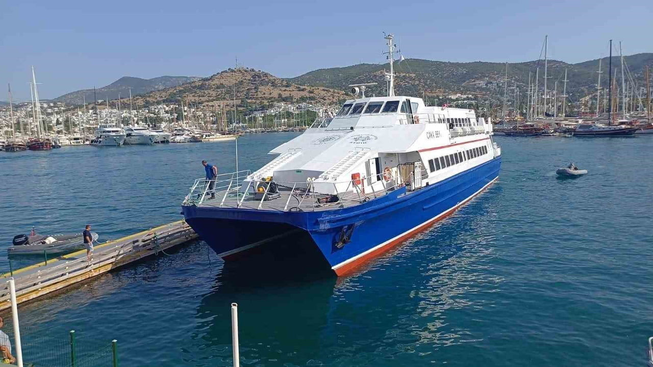 AYDIN'IN KUŞADASI İLÇESİ İLE YUNANİSTAN'IN SAMOS VE PATMOS ADALARINA ULAŞIMI SAĞLAYAN DENİZ...