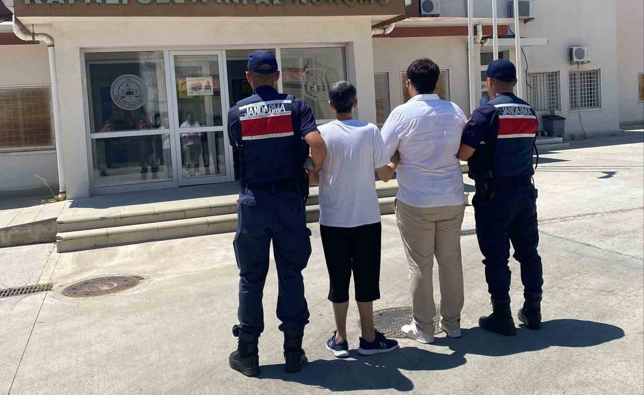 AYDIN'IN KUŞADASI İLÇESİNDE JANDARMA EKİPLERİNCE ARANAN ŞAHISLARIN YAKALANMASINA YÖNELİK...