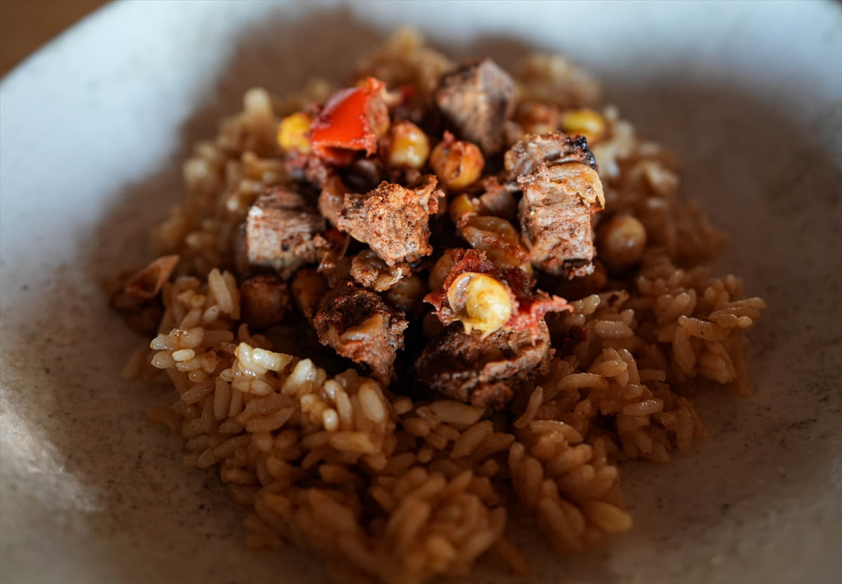 Aydın'ın Kuşadası ilçesinin geleneksel lezzetlerinden bolama aşı, paylaşma kültürünün önemli bir...