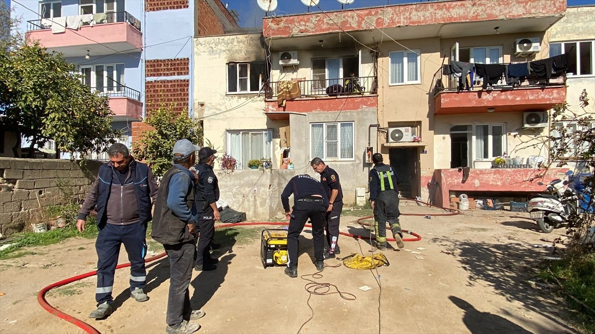 Aydın'ın Nazilli ilçesinde bir evde çıkan yangında 18 yaşındaki genç kız hayatını kaybetti....