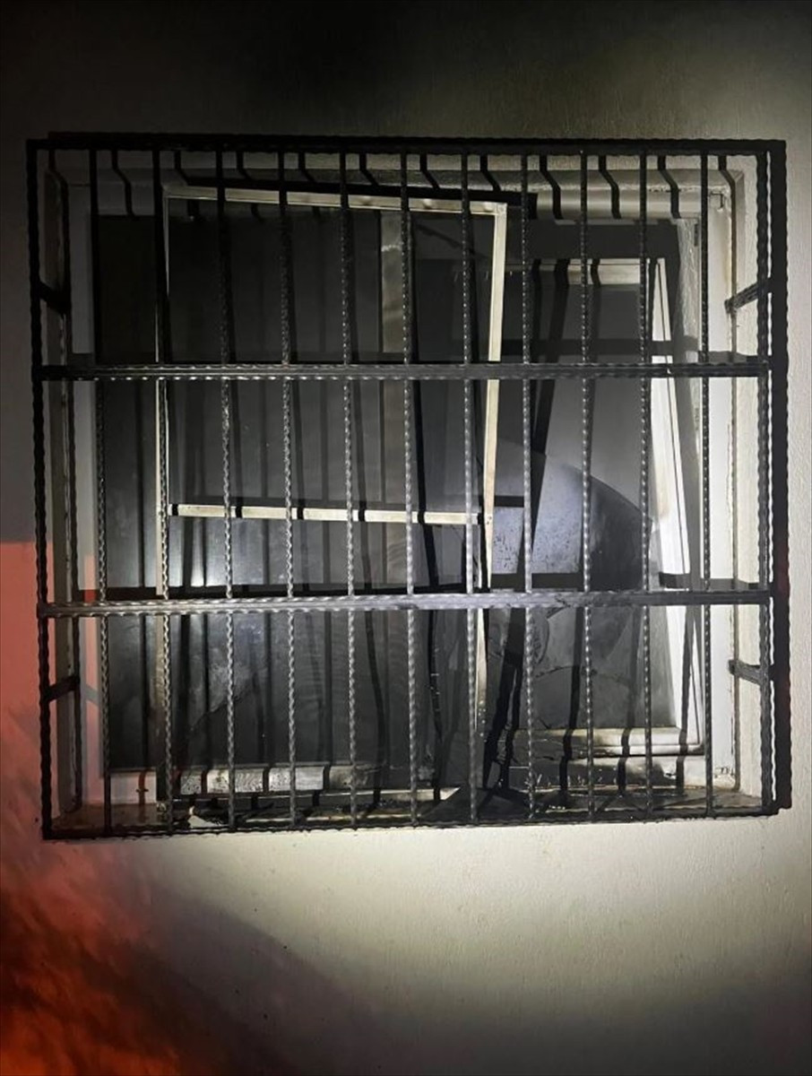 Aydın'ın Nazilli ilçesinde boşanma aşamasındaki eşinin yaşadığı apartmanı kundaklamaya çalıştığı...