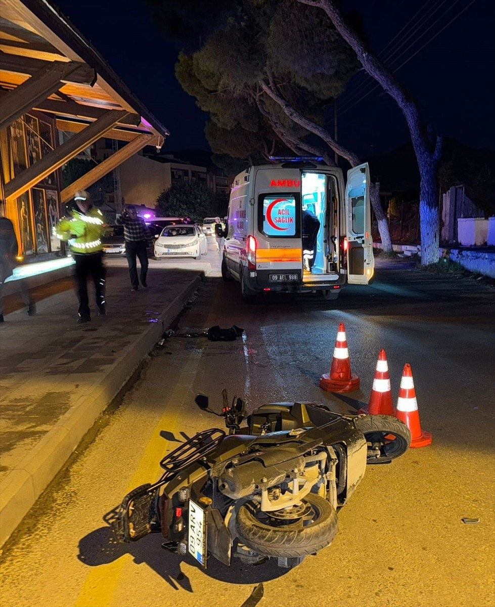 Aydın'ın Söke ilçesinde kaldırıma çarpan motosikletin sürücüsü ağır yaralandı.