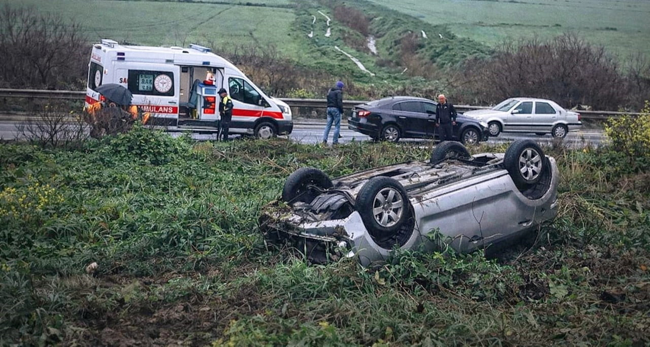 AYDIN'IN SÖKE İLÇESİNDE KONTROLDEN ÇIKAN OTOMOBİLİN YOLDAN ÇIKARARAK TERS DÖNMESİ SONUCU 1 KİŞİ...
