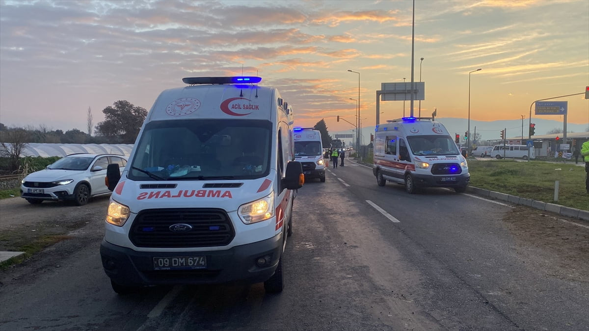 Aydın'ın Sultanhisar ilçesinde işçi servisinin devrilmesi sonucu 16 kişi yaralandı. Olay yerine...