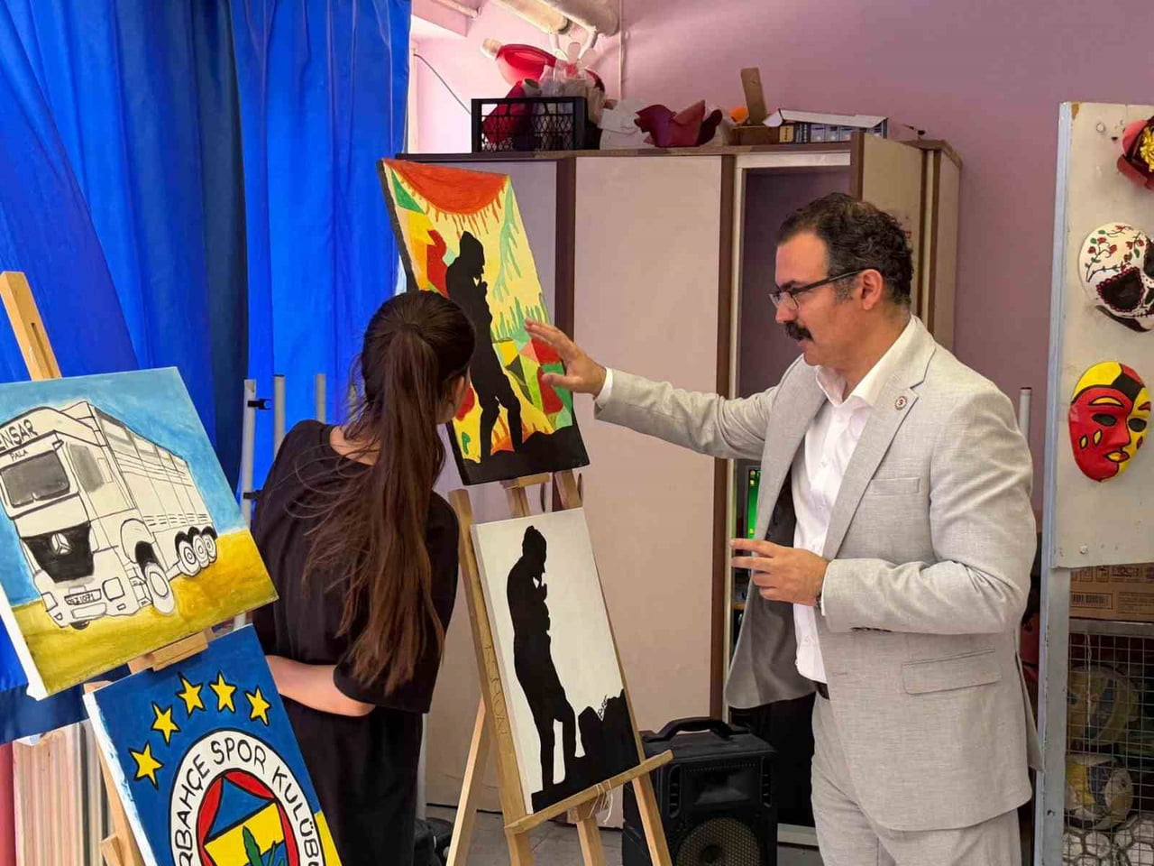 AYDIN'IN SULTANHİSAR İLÇESİNDEKİ ORTAOKUL ÖĞRENCİLERİ, YIL BOYUNCA HAZIRLADIKLARI ESERLERİNİ YIL...
