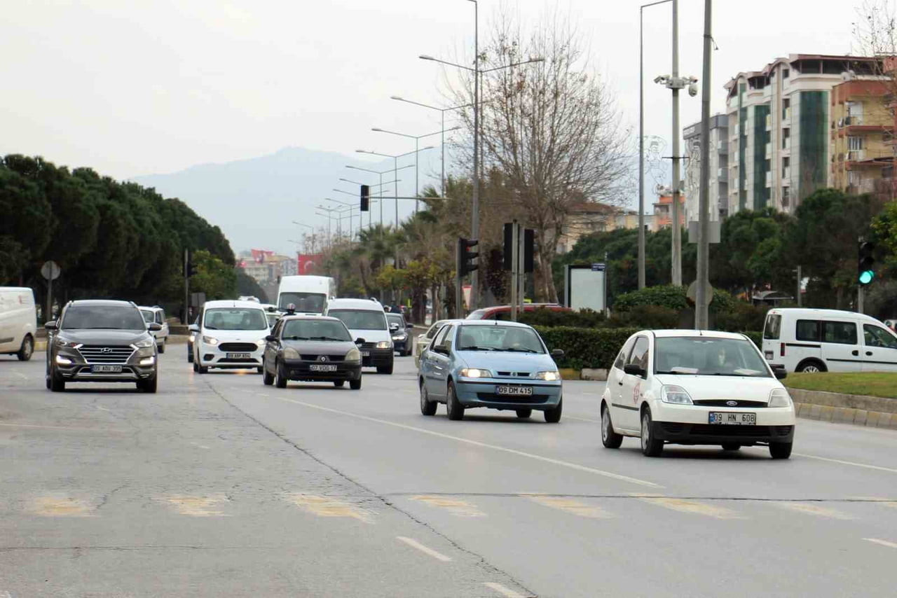 AYDIN’DA NİSAN AYINDA TOPLAM ARAÇ SAYISI 680 BİN 84 OLURKEN, 12 BİN 407 ARACIN İSE DEVRİ...