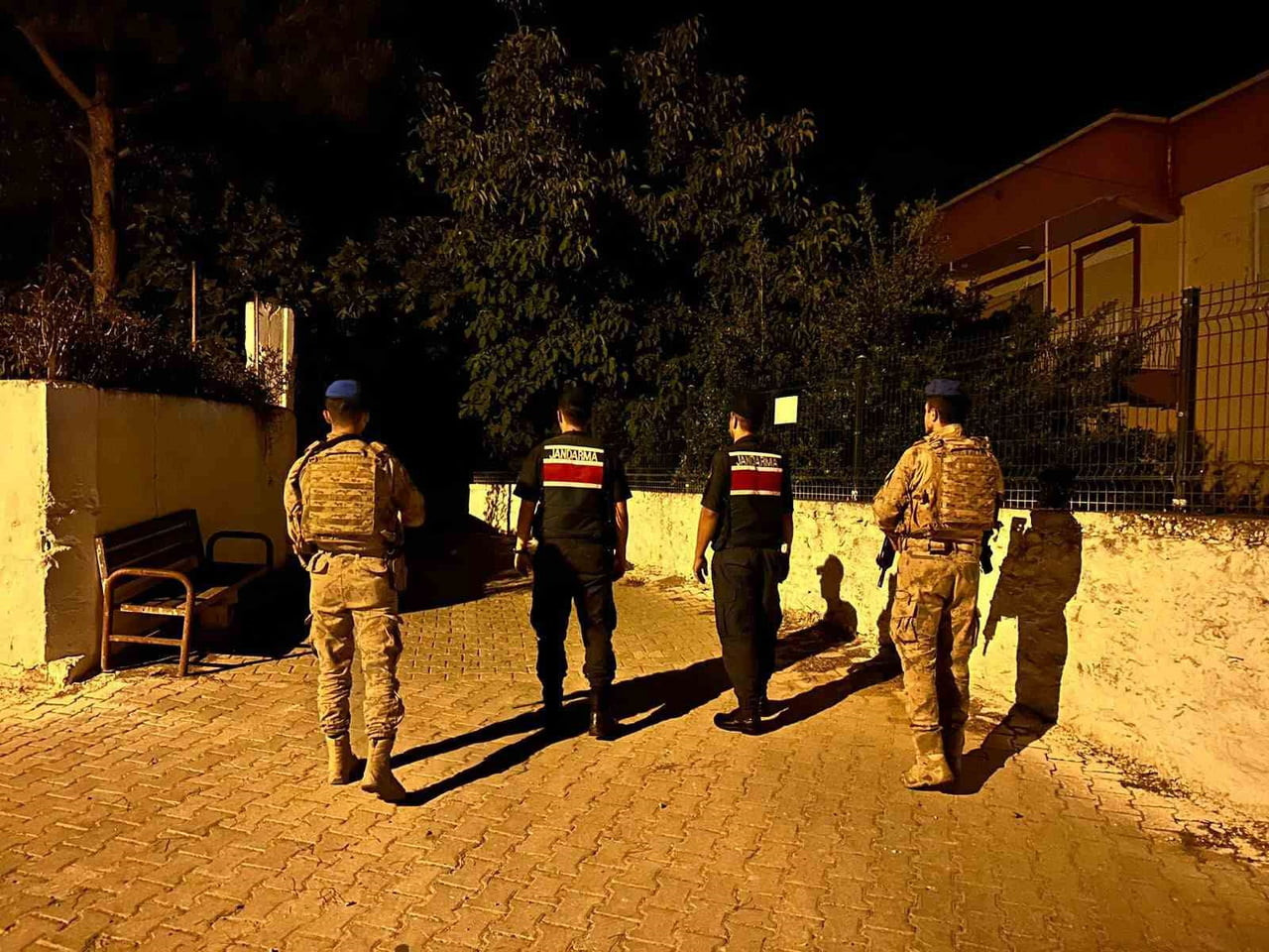 AYDIN’IN BOZDOĞAN İLÇESİNDE JANDARMA EKİPLERİ, ORMAN YANGINLARI VE ÜRÜN HIRSIZLIKLARINA KARŞI...