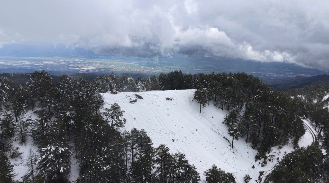 AYDIN’IN EFELER İLÇESİNDE BULUNAN PAŞA YAYLASI, MART AYINDA YAĞAN KARLA BİRLİKTE ADETA KIŞ...