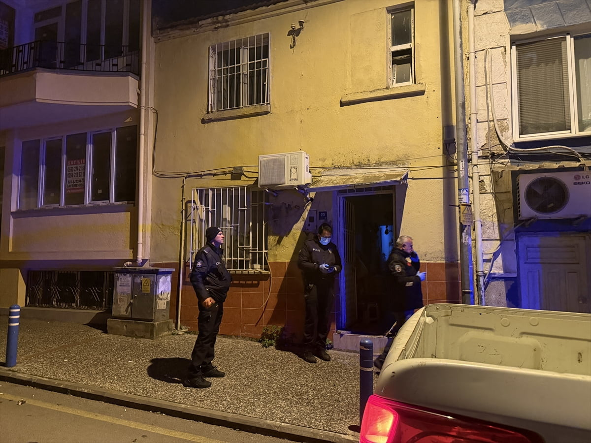 Aydın’ın Efeler ilçesinde kendisinden 15 gündür haber alınamayan Hilmi Altındağ (73) evinde ölü...