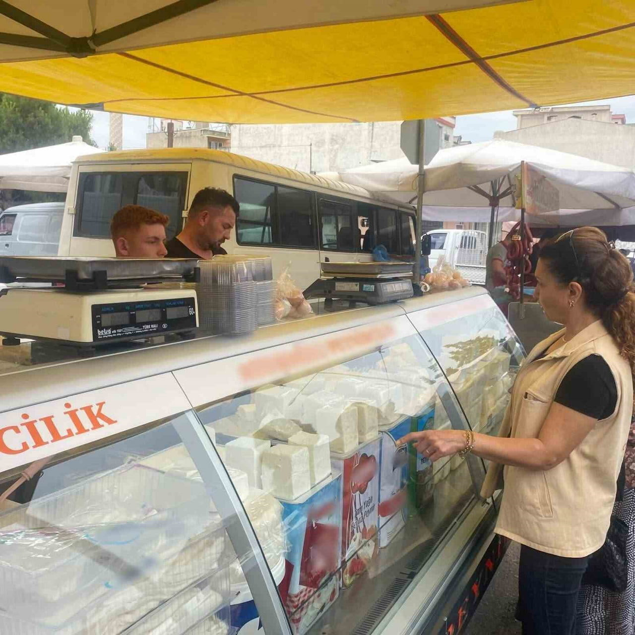 AYDIN’IN EFELER İLÇESİNDE VATANDAŞLARIN GÜVENİLİR GIDAYA ERİŞİMİNİ SAĞLAMAK AMACIYLA UNLU MAMUL...