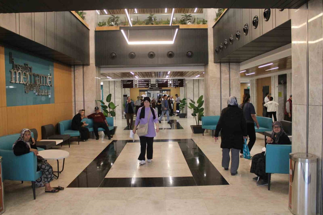 AYDIN’IN EFELER İLÇESİNDE YAPIMI TAMAMLANAN VE AYDA ORTALAMA 450 BİN HASTAYA HİZMET VERECEK AYDIN...