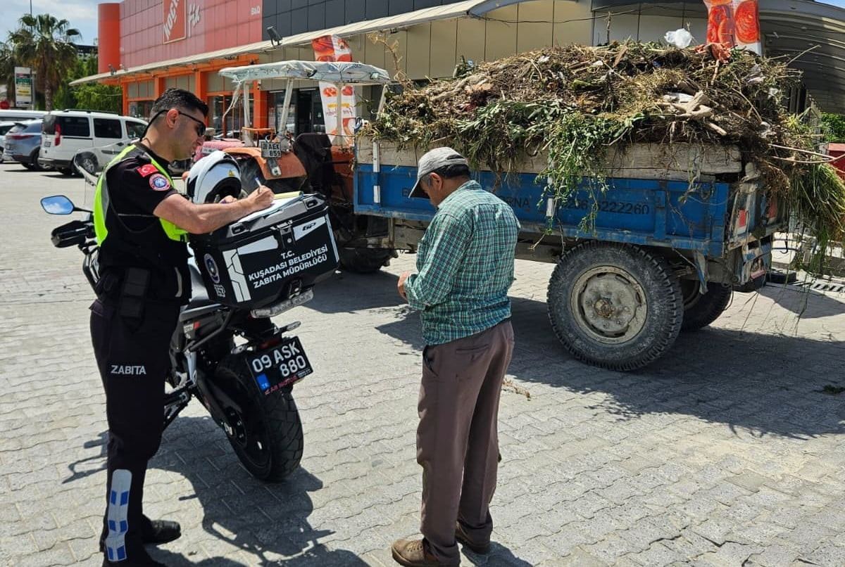 AYDIN’IN KUŞADASI İLÇESİNDE, HAFRİYAT TAŞIMA SIRASINDA GEREKLİ GÜVENLİK ÖNLEMLERİNİ ALMADAN KAMUYA...