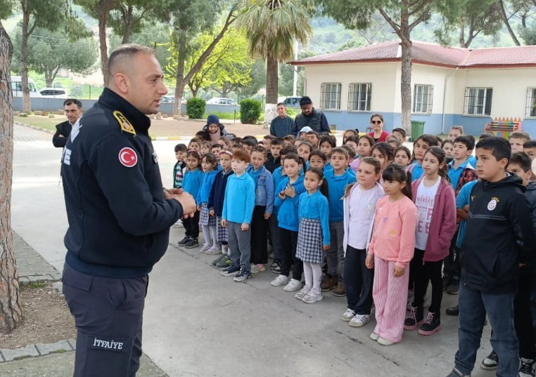 AYDIN’IN NAZİLLİ İLÇESİNDE ŞEHİT CELAL GÜNGÖR ORTAOKULU ÖĞRENCİLERİNE YÖNELİK YANGIN BİLGİLENDİRME...