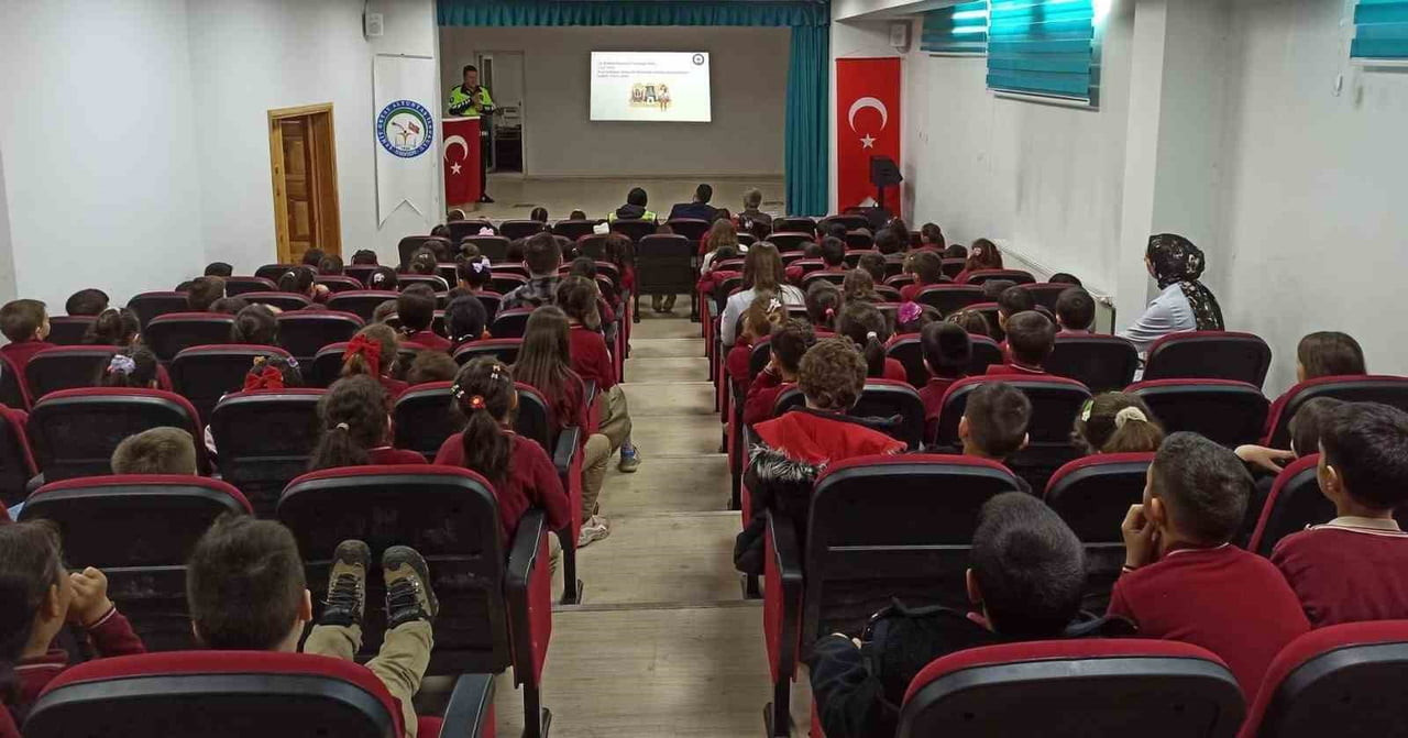 AYDINTEPE'DE ÖĞRENCİLERE TRAFİK EĞİTİMİ VERİLDİ