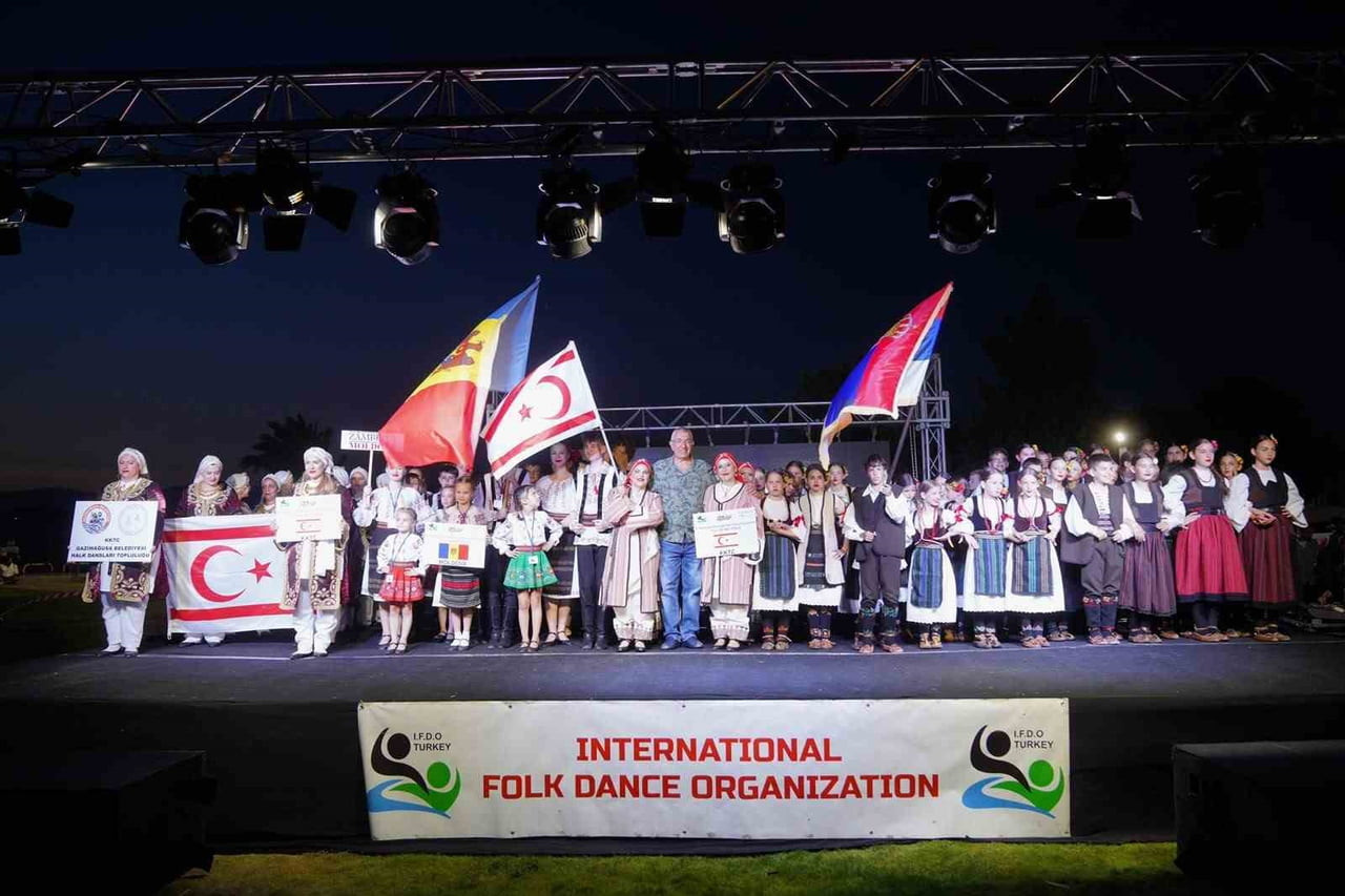 AYVALIK, 10. ULUSLARARASI DENİZ VE KUM GÜNLERİ FESTİVALİ KAPSAMINDA DÜZENLENEN HALK OYUNLARI...