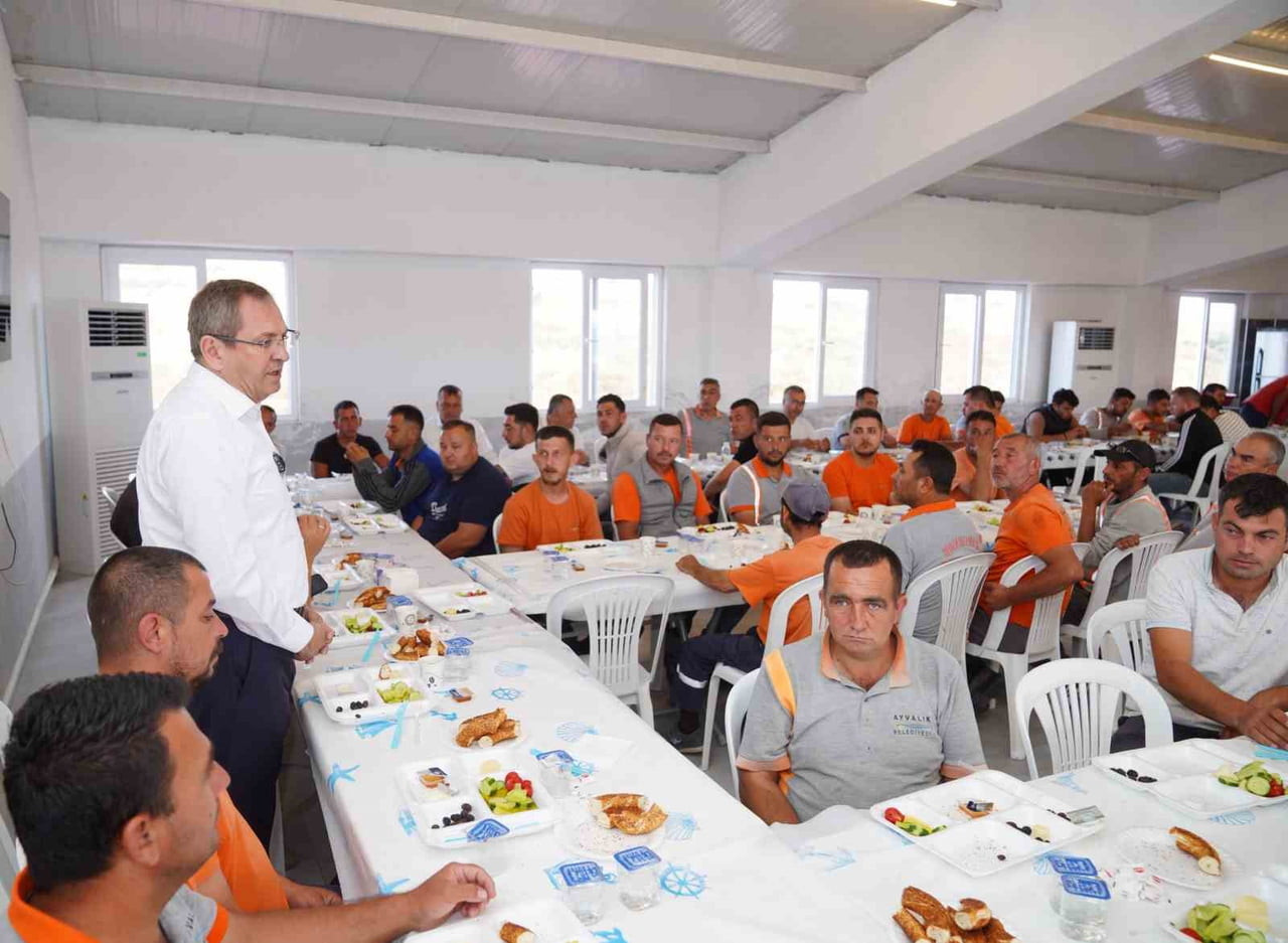 AYVALIK BELEDİYE BAŞKANI MESUT ERGİN, 5 HAZİRAN DÜNYA ÇEVRE GÜNÜ’NDE, KENTİN TEMİZLİĞİ İÇİN HER...