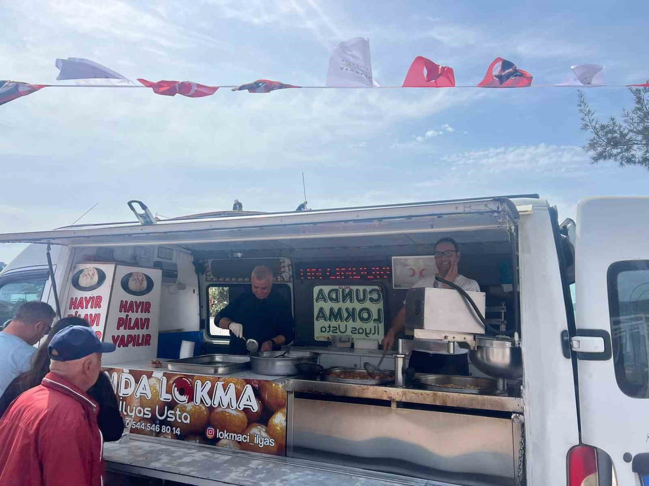 AYVALIK HÜSAMETTİN CİNDORUK'U UNUTMADI