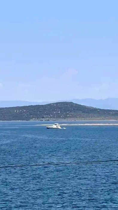 AYVALIK İLÇESİNDE DENİZDE KAYBOLAN GENCİ ARAMA KURTARMA ÇALIŞMALARI ARALIKSIZ DEVAM EDİYOR.