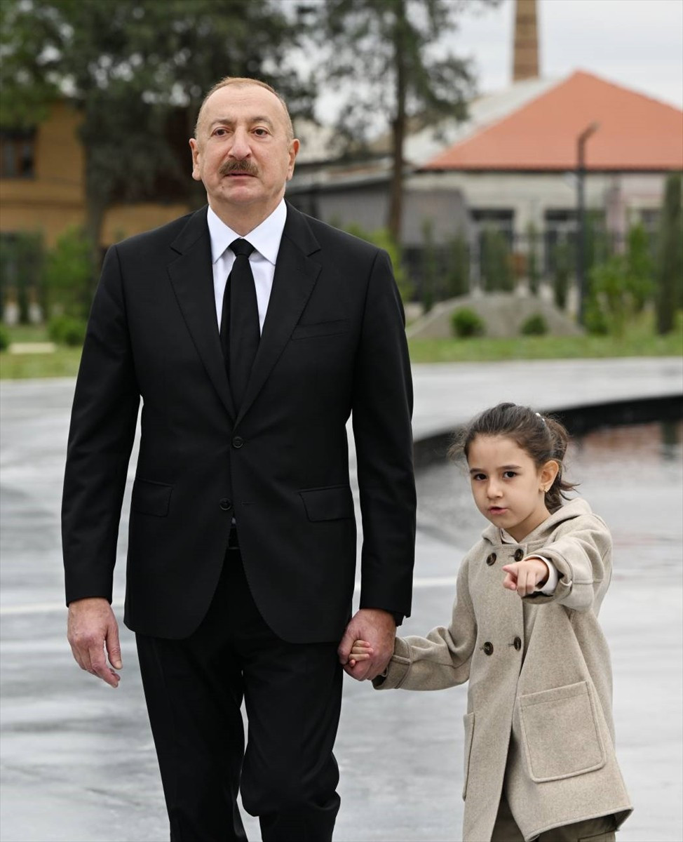 Azerbaycan, 2. Karabağ Savaşı'nda Ermenistan ordusunun balistik füzelerle vurduğu Gence'deki sivil...