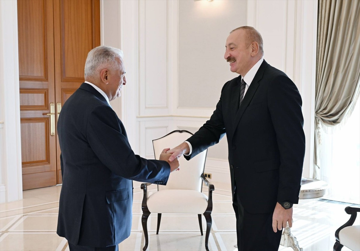 Azerbaycan Cumhurbaşkanı İlham Aliyev (sağda), Türk Devletleri Teşkilatı (TDT) Aksakallar Konseyi...