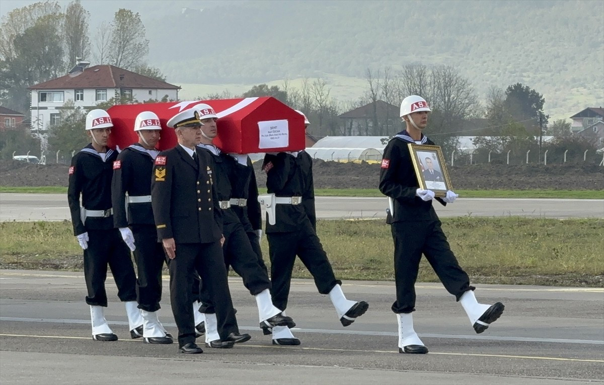 Azerbaycan-Gürcistan sınırında düşen askeri kargo uçağında şehit olan Nuri Özcan için Zonguldak...