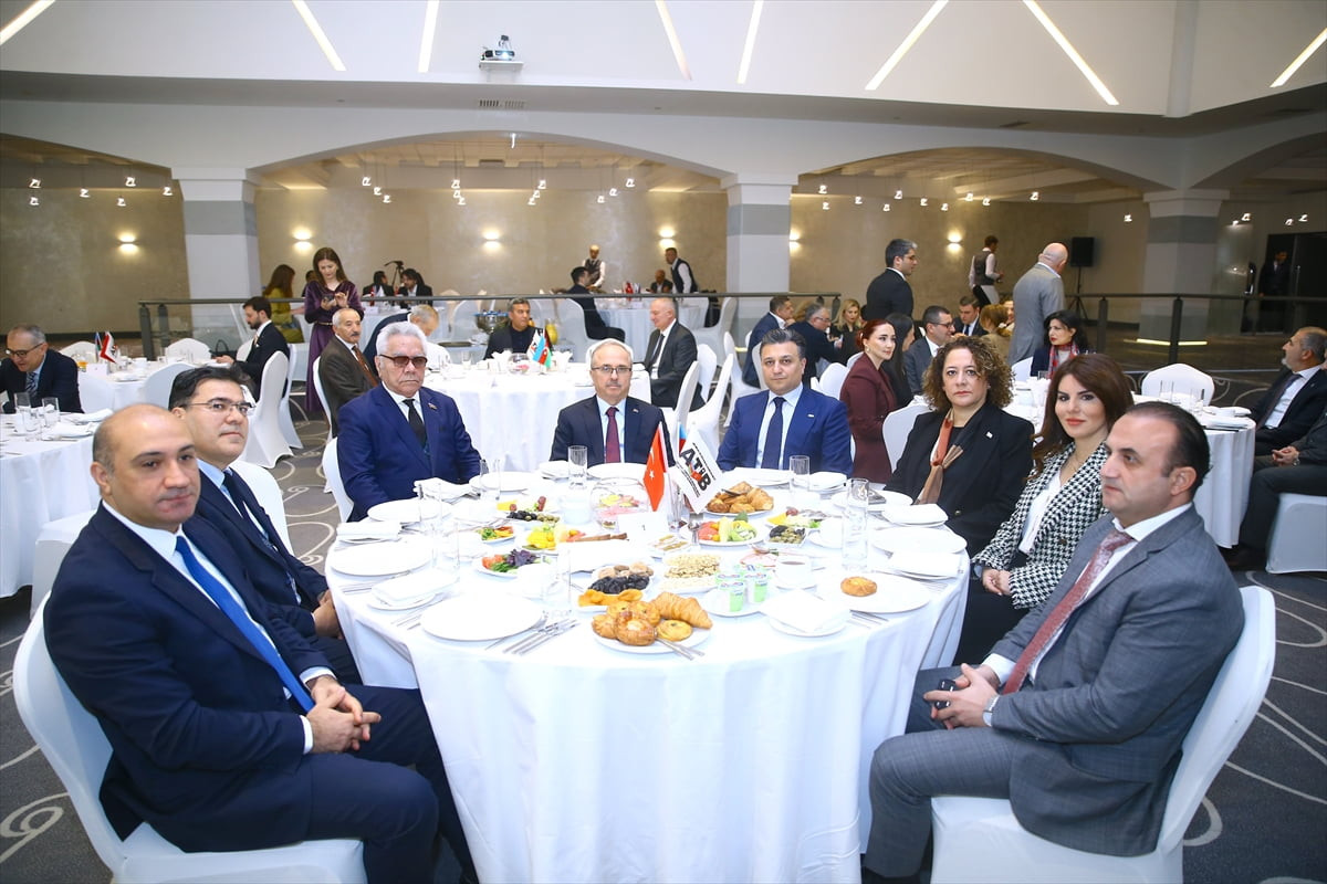 Azerbaycan-Türkiye İşadamları Birliği (ATİB) üyeleri, Azerbaycan'ın başkenti Bakü’de düzenlenen...