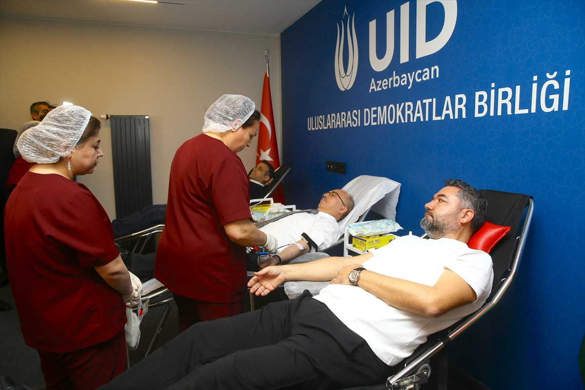 Azerbaycan'da 20 Ocak 1990'da eski Sovyet ordusunun kadın ve çocuk ayırt etmeksizin...