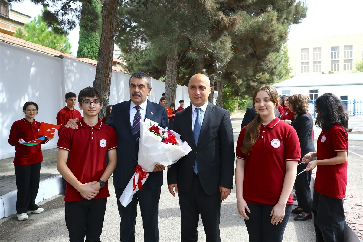 Azerbaycan'da Bakü Türk Anadolu Lisesinin yeni yerleşkesi törenle açıldı. Başkent Bakü'deki açılış...