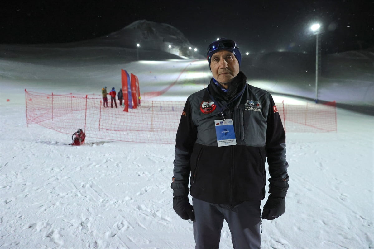 Azerbaycan'da düzenlenen Dağ Kayağı Avrupa Şampiyonası'nda elde ettikleri derecelerle Avrupa...