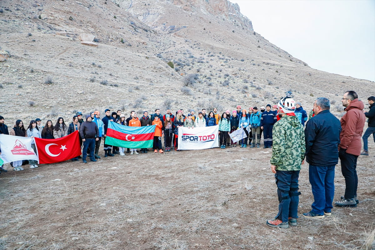 Azerbaycan'da Ermenilerin 26 Şubat 1992'de gerçekleştirdiği Hocalı Katliamı'nda öldürülen 613...